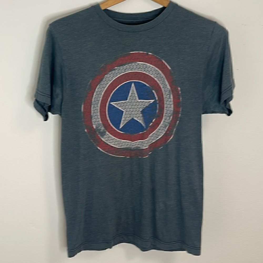 Marvel captain America T-shirt.  Size Small.